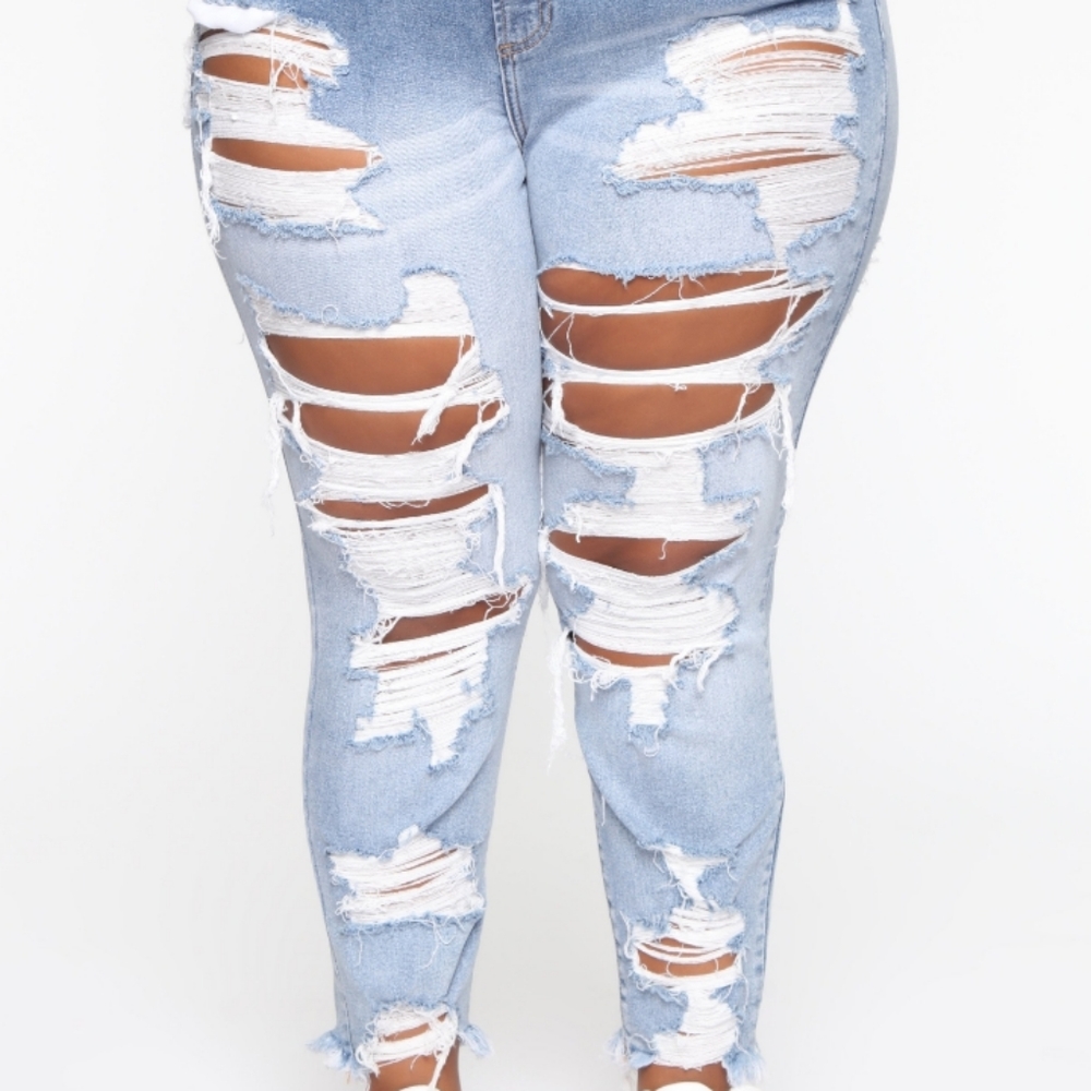 Fashion nova distressed Jeans - Picture 2 of 4